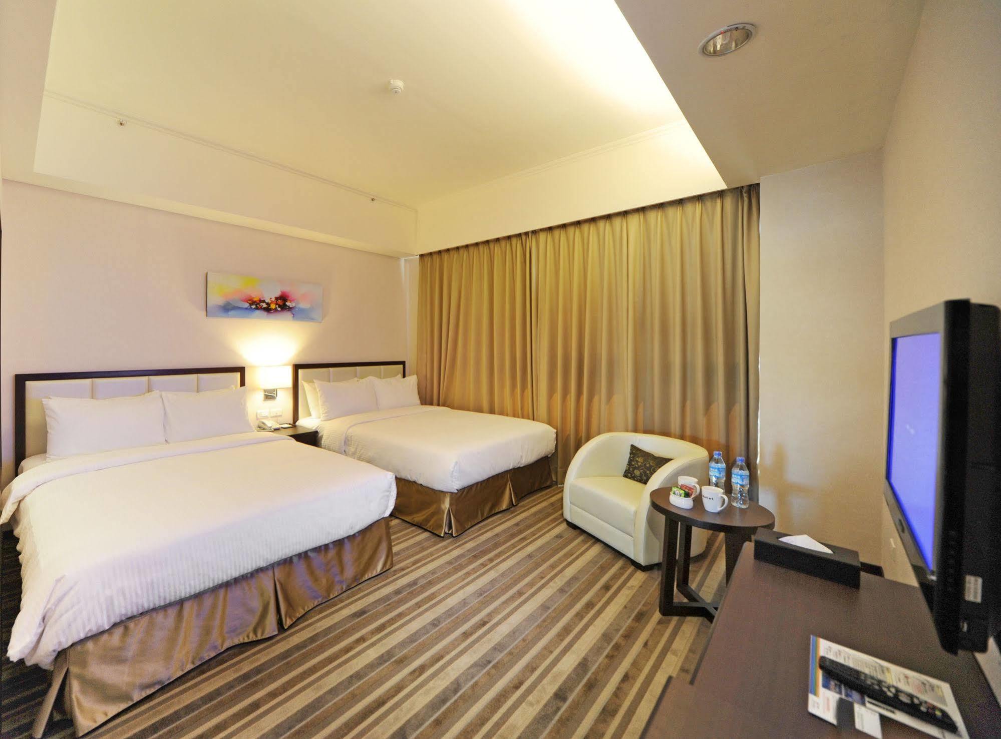 F Hotel - Hualien Extérieur photo