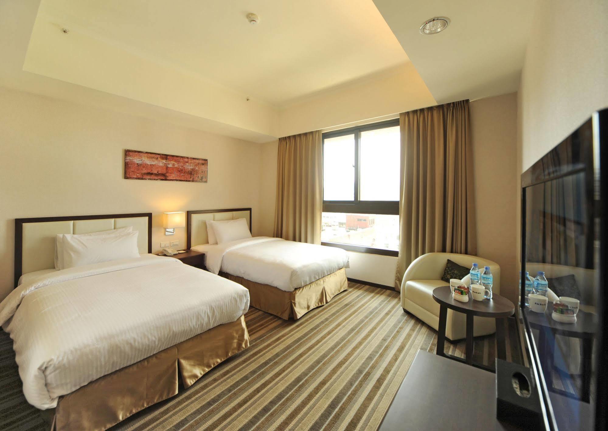F Hotel - Hualien Extérieur photo